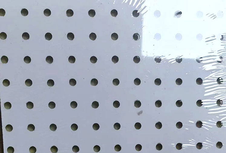 金屬穿孔吸音板的多元化應(yīng)用：商業(yè)空間、錄音室與家庭影院的理想選擇